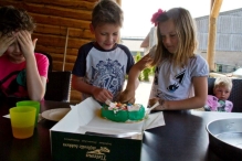 Bak een taart voor een ander (3)