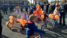 Koningsdag 2015 - Vlag Hijsen en optocht