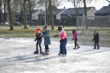Mini-ijsbaan op evenemententerrein Het Maaiveld