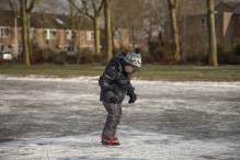 Mini-ijsbaan op evenemententerrein Het Maaiveld