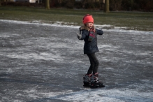 Mini-ijsbaan op evenemententerrein Het Maaiveld