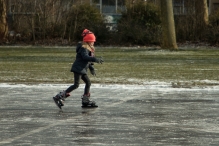 Mini-ijsbaan op evenemententerrein Het Maaiveld