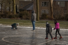 Mini-ijsbaan op evenemententerrein Het Maaiveld