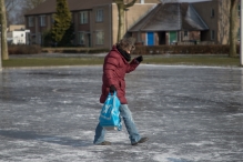 Mini-ijsbaan op evenemententerrein Het Maaiveld