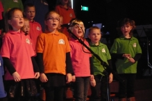 Optreden kinderkoor Jong Leven in de Meerpaal 