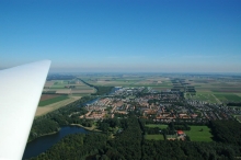 Zweefvliegen boven Biddinghuizen