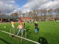 Voetbalplaatjes ruilmiddag en voetbalclinic