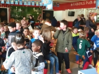 Voetbalplaatjes ruilmiddag en voetbalclinic