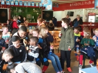 Voetbalplaatjes ruilmiddag en voetbalclinic