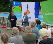Onthulling trap zwembad de Alk