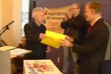Actiegroep Bieb overhandigt petitie