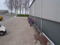 Bankjes en palen voor Wandelpad