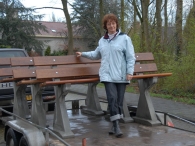 Bankjes bij Wandelpad