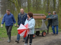 Bankjes bij Wandelpad