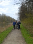 Bankjes bij Wandelpad