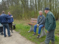 Bankjes bij Wandelpad