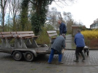 Bankjes bij Wandelpad