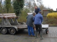 Bankjes bij Wandelpad
