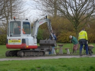 Bankjes bij Wandelpad