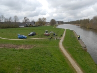 Bankjes bij Wandelpad