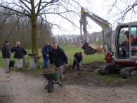 Bankjes bij Wandelpad