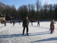Scholen schaatsen ijsbaan