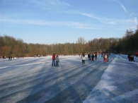 Scholen schaatsen ijsbaan