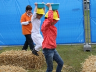 Koninginnedag 2010: Eiergooien en kinderspelen