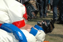 Koninginnedag 2011: Eiergooien en kinderspelen