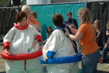 Koninginnedag 2011: Eiergooien en kinderspelen