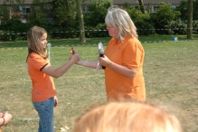 Koninginnedag 2011: Eiergooien en kinderspelen