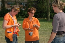 Koninginnedag 2011: Eiergooien en kinderspelen