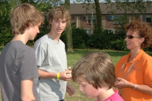 Koninginnedag 2011: Eiergooien en kinderspelen