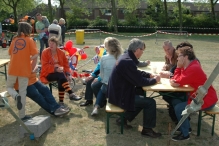 Koninginnedag 2011: Eiergooien en kinderspelen
