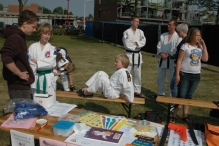 Koninginnedag 2011: Eiergooien en kinderspelen