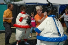 Koninginnedag 2011: Eiergooien en kinderspelen