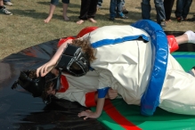 Koninginnedag 2011: Eiergooien en kinderspelen