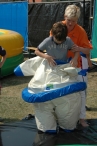 Koninginnedag 2011: Eiergooien en kinderspelen