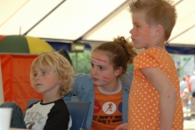 Koninginnedag 2011: Eiergooien en kinderspelen