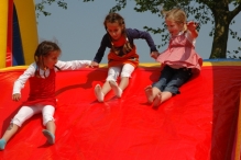 Koninginnedag 2011: Eiergooien en kinderspelen