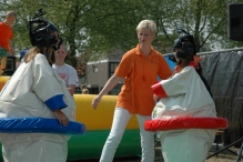 Koninginnedag 2011: Eiergooien en kinderspelen