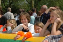 Koninginnedag 2011: Eiergooien en kinderspelen