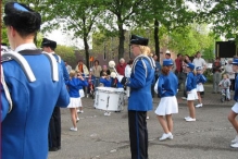Koninginnedag 2004 - Optocht en Vlaghijsen