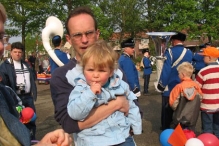 Koninginnedag 2004 - Optocht en Vlaghijsen