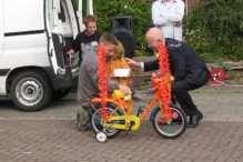 Koninginnedag 2004 - Optocht en Vlaghijsen