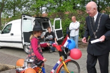 Koninginnedag 2004 - Optocht en Vlaghijsen