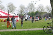 Koninginnedag 2004 - Optocht en Vlaghijsen