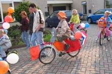 Koninginnedag 2004 - Optocht en Vlaghijsen