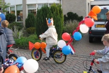 Koninginnedag 2004 - Optocht en Vlaghijsen