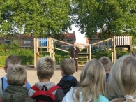 Op voeten en fietsen naar school